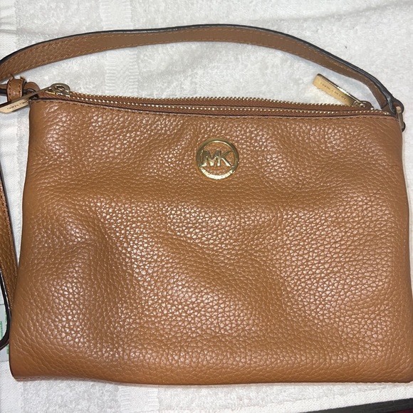 Michael kors crossbody - Picture 1 of 5